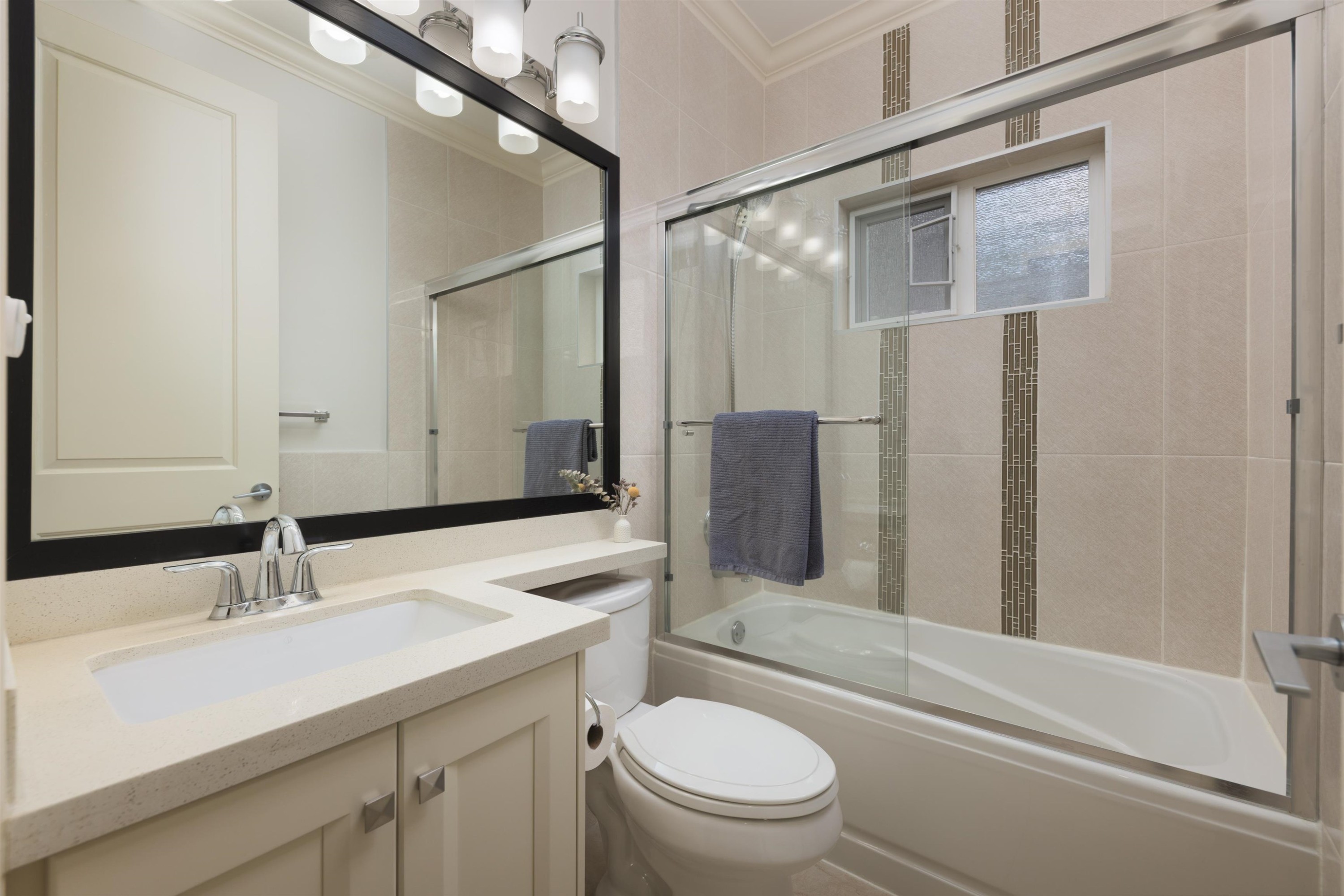 1176 King Edward Avenue E, Vancouver, BC