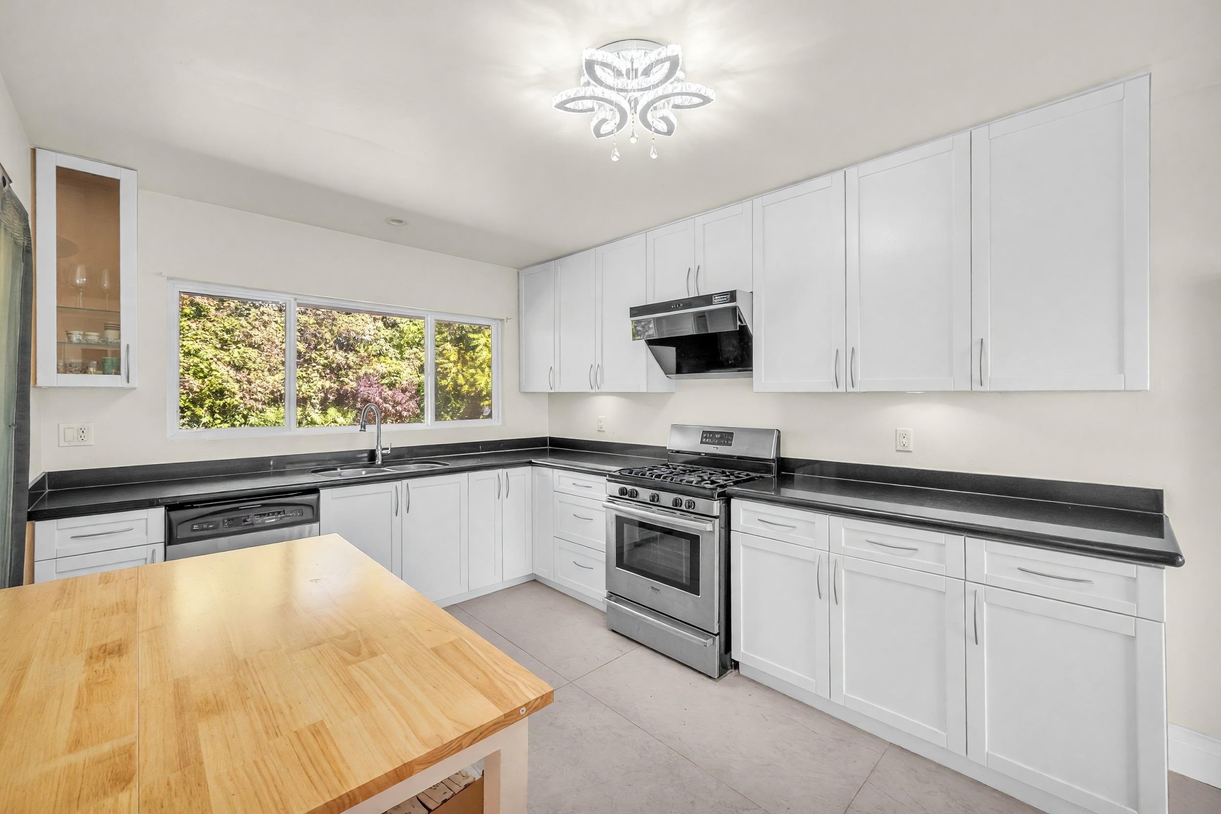 1165 Mathers Avenue, West Vancouver, BC