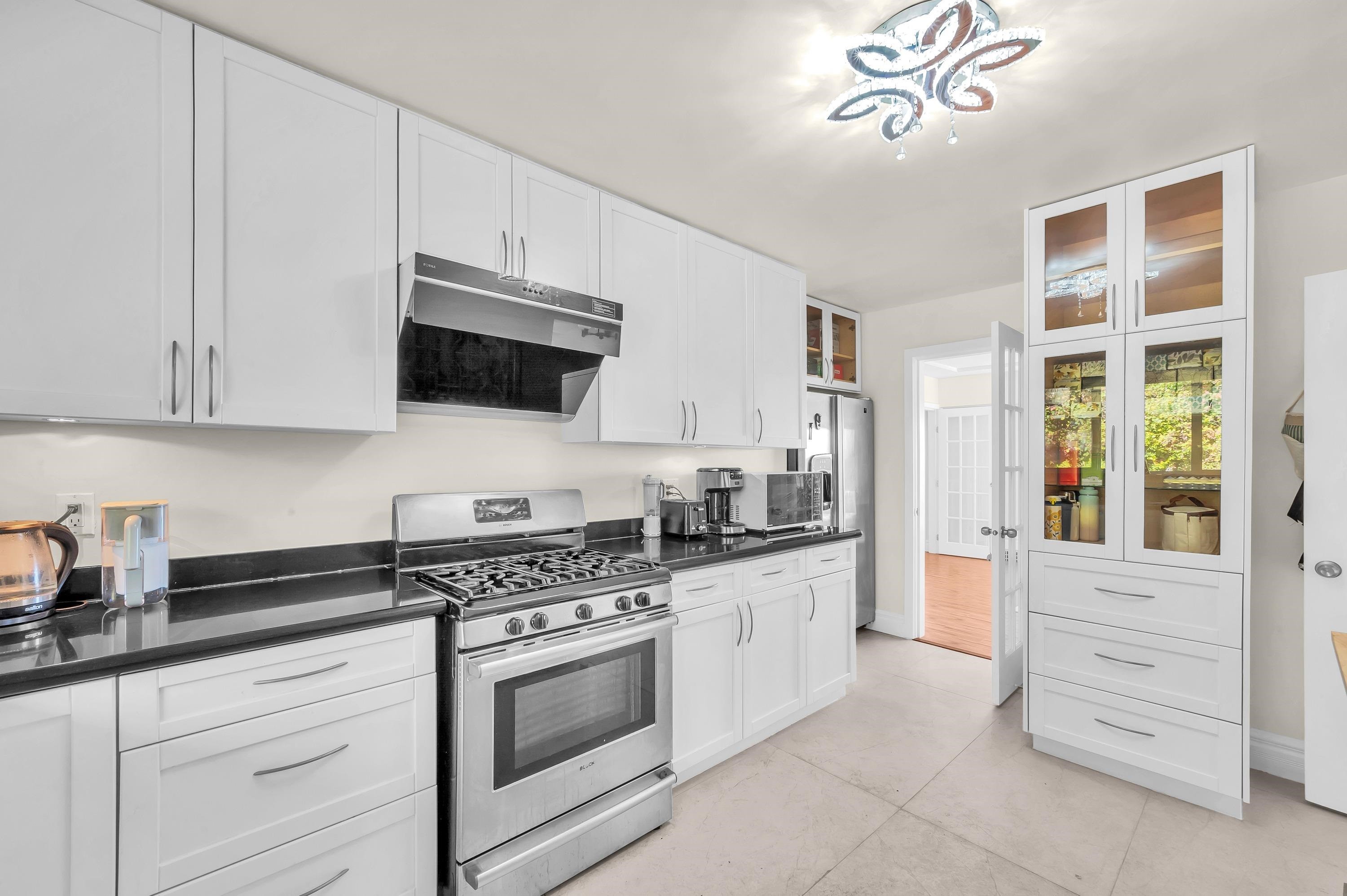 1165 Mathers Avenue, West Vancouver, BC