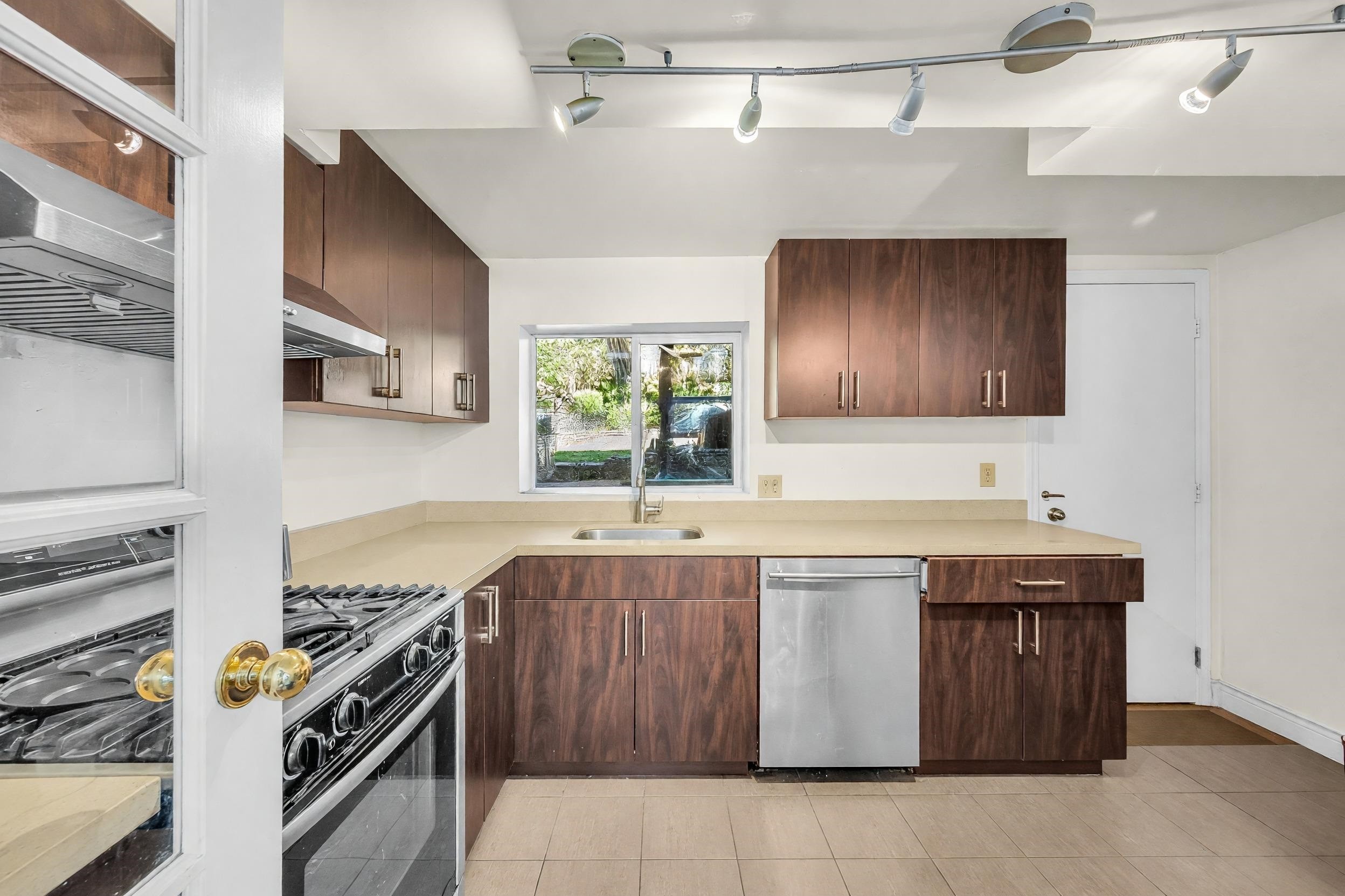 1165 Mathers Avenue, West Vancouver, BC