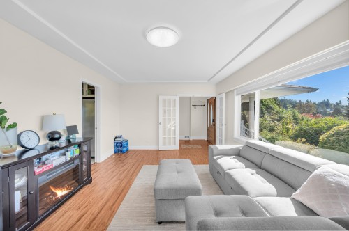 1165 Mathers Avenue, West Vancouver, BC 