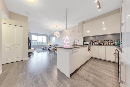 521-9311 Alexandra Road  Richmond, BC V6X 0L8