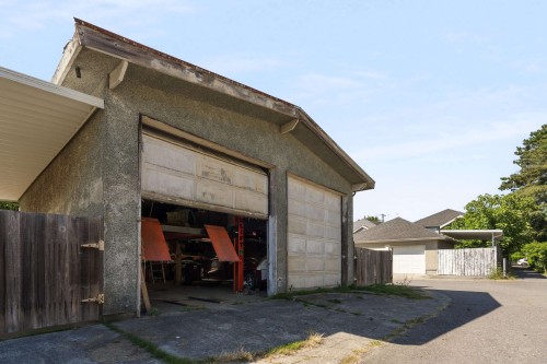 8611 Rideau Drive, Richmond, BC 