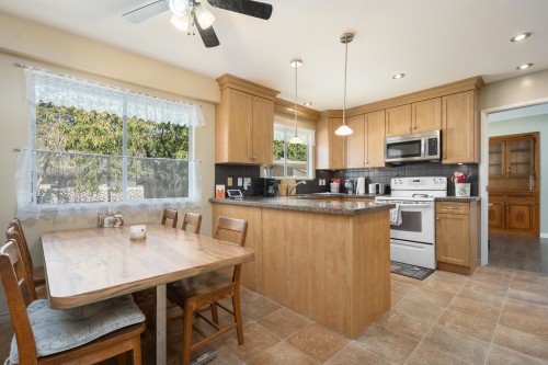 8611 Rideau Drive, Richmond, BC 