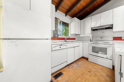 3745 Southridge Avenue, West Vancouver, BC 