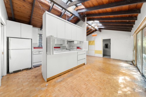 3745 Southridge Avenue, West Vancouver, BC 