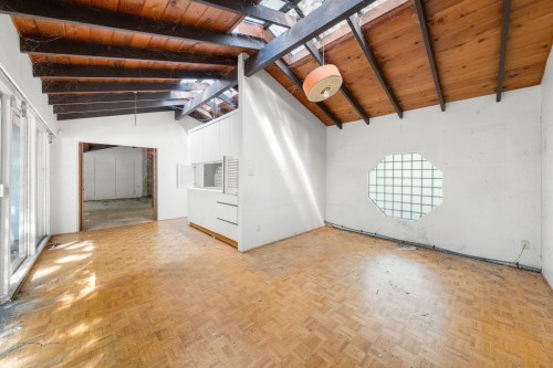 3745 Southridge Avenue, West Vancouver, BC 