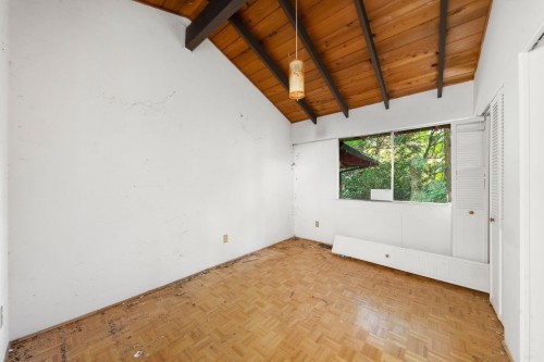 3745 Southridge Avenue, West Vancouver, BC 