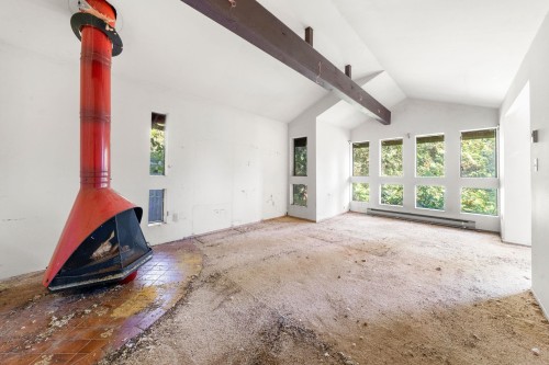 3745 Southridge Avenue, West Vancouver, BC 