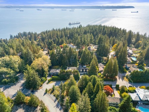 3745 Southridge Avenue, West Vancouver, BC 