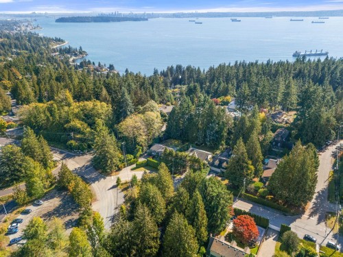 3745 Southridge Avenue, West Vancouver, BC 