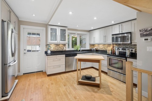 3-230 15th Street W North Vancouver, BC V7M 1S2