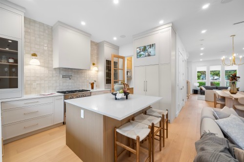 2008 Westview Drive, North Vancouver, BC 