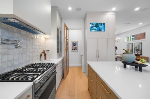 2008 Westview Drive, North Vancouver, BC 