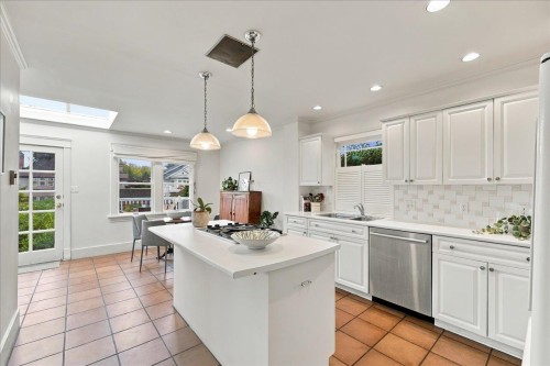 706 24Th Avenue W, Vancouver, BC 