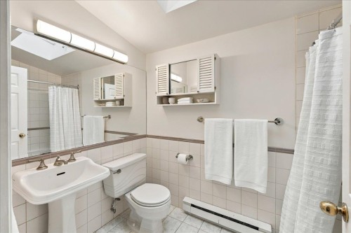 706 24Th Avenue W, Vancouver, BC 