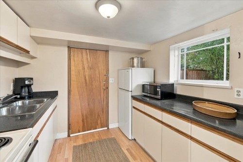 706 24Th Avenue W, Vancouver, BC 