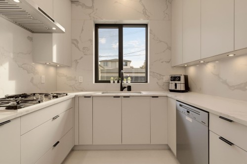 2118 21St Avenue W, Vancouver, BC 
