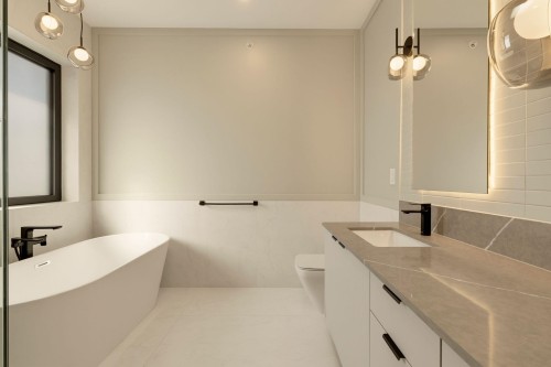 2118 21St Avenue W, Vancouver, BC 