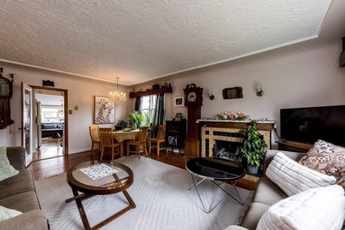 2057 Mahon Avenue, North Vancouver, BC 