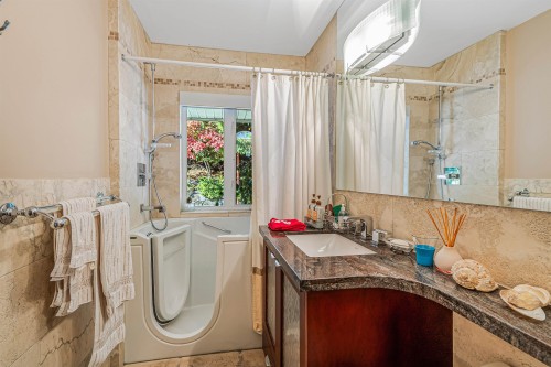230 Onslow Place, West Vancouver, BC 