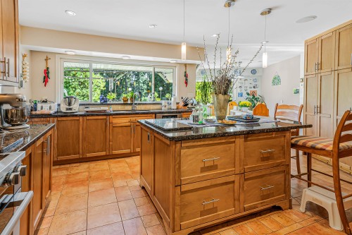 230 Onslow Place, West Vancouver, BC 