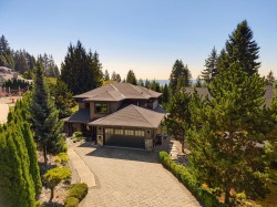 285 Monteray Avenue North Vancouver, BC V7N 3E7