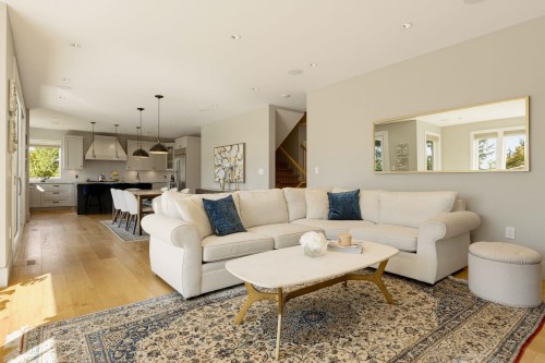 285 Monteray Avenue, North Vancouver, BC 