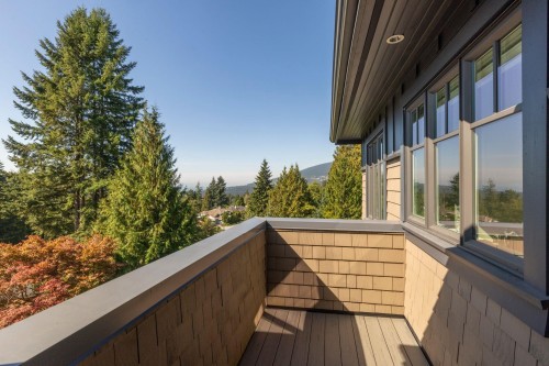 285 Monteray Avenue, North Vancouver, BC 