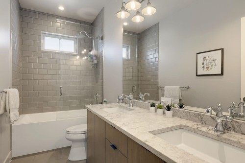 285 Monteray Avenue, North Vancouver, BC 
