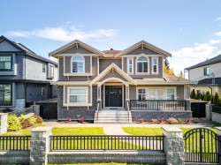 8588 Armstrong Avenue Burnaby, BC V3N 2H5