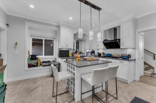 907 Harris Avenue, Coquitlam, BC 