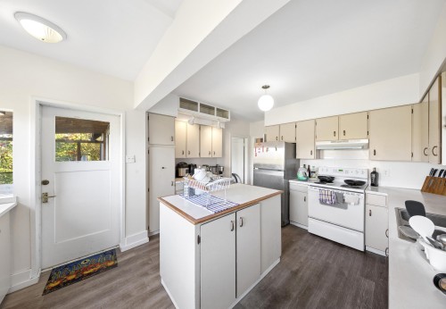 3993 10Th Avenue W, Vancouver, BC 