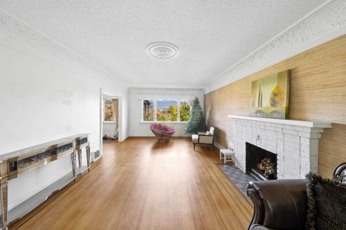 3993 10Th Avenue W, Vancouver, BC 