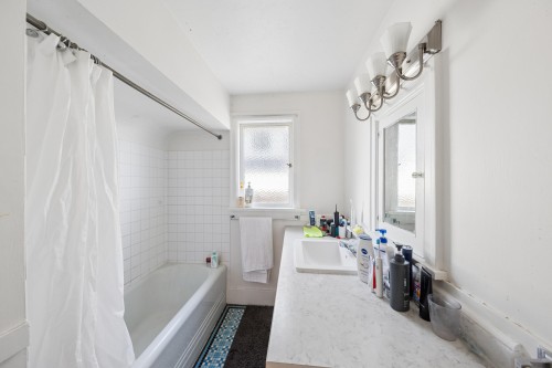 3993 10Th Avenue W, Vancouver, BC 