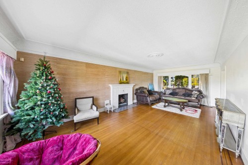 3993 10Th Avenue W, Vancouver, BC 