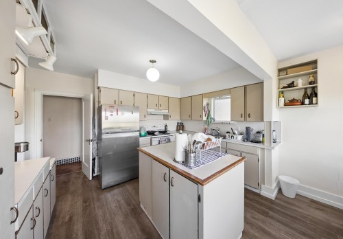 3993 10Th Avenue W, Vancouver, BC 