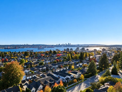 364 14Th Street E, North Vancouver, BC 