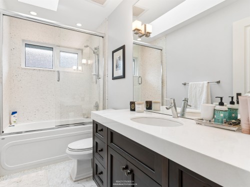 917 20Th Avenue W, Vancouver, BC 