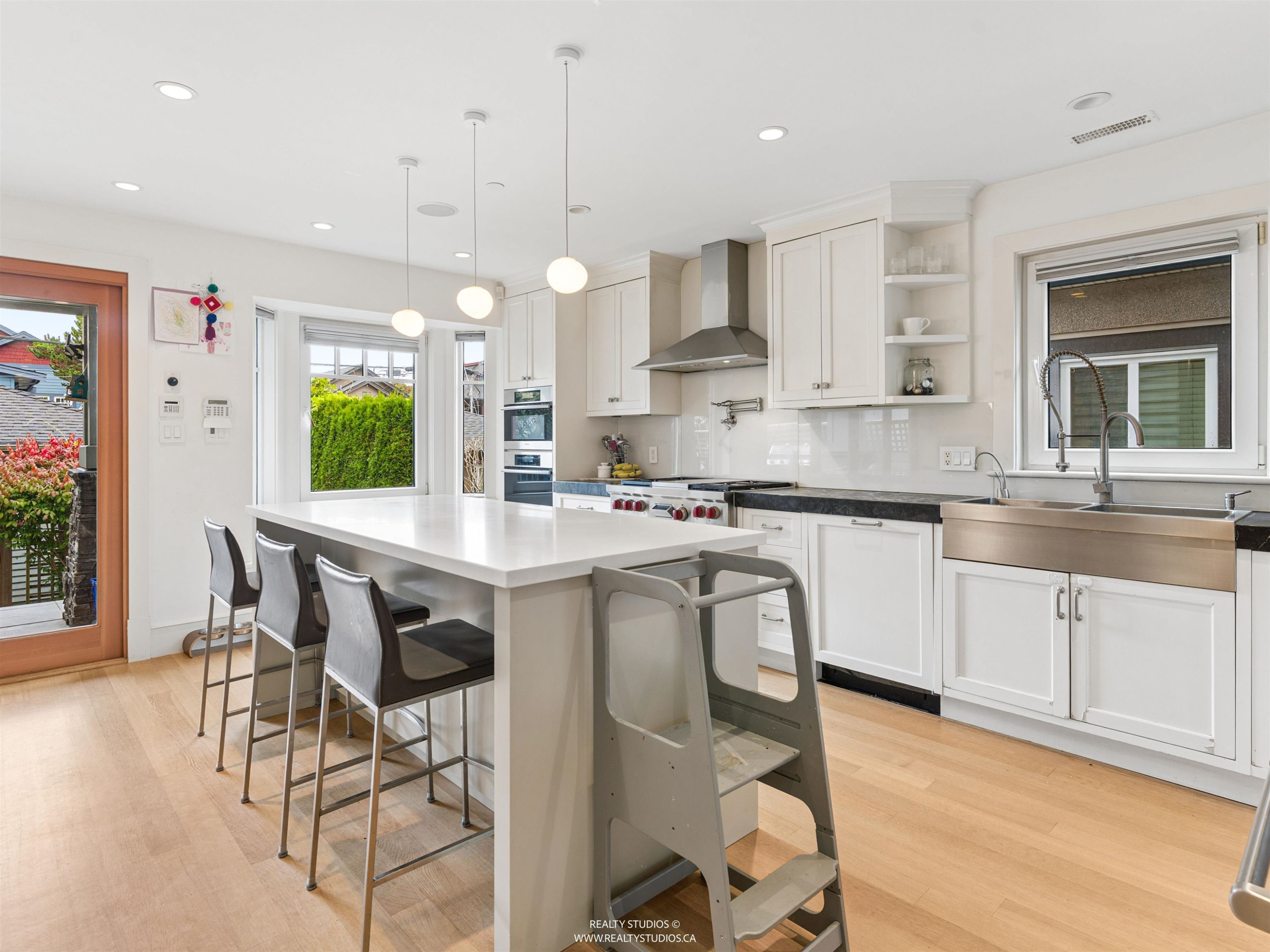 917 20Th Avenue W, Vancouver, BC