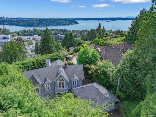 880 Younette Drive  West Vancouver, BC V7T 1S9