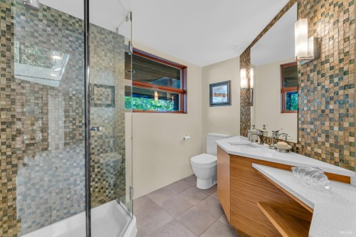 4651 Marine Drive, West Vancouver, BC 