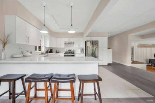 1585 Taylor Way, West Vancouver, BC 