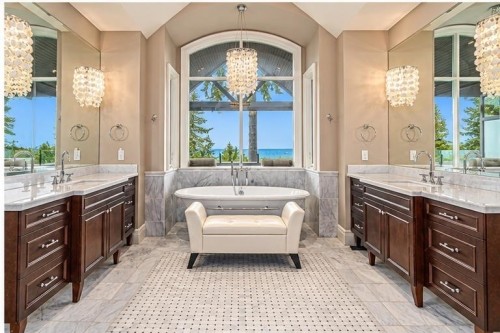 2638 Queens Avenue, West Vancouver, BC 