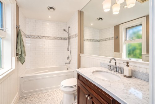 2638 Queens Avenue, West Vancouver, BC 