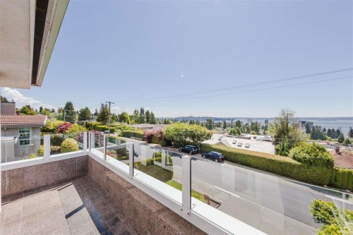 2273 Mathers Avenue, West Vancouver, BC 