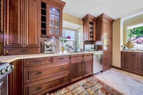 2273 Mathers Avenue, West Vancouver, BC 