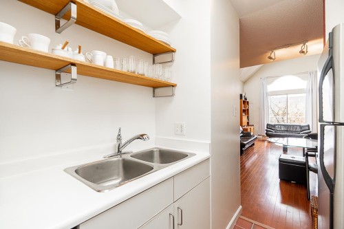 592 16Th Avenue W, Vancouver, BC 