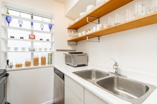 592 16Th Avenue W, Vancouver, BC 