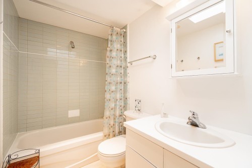 592 16Th Avenue W, Vancouver, BC 